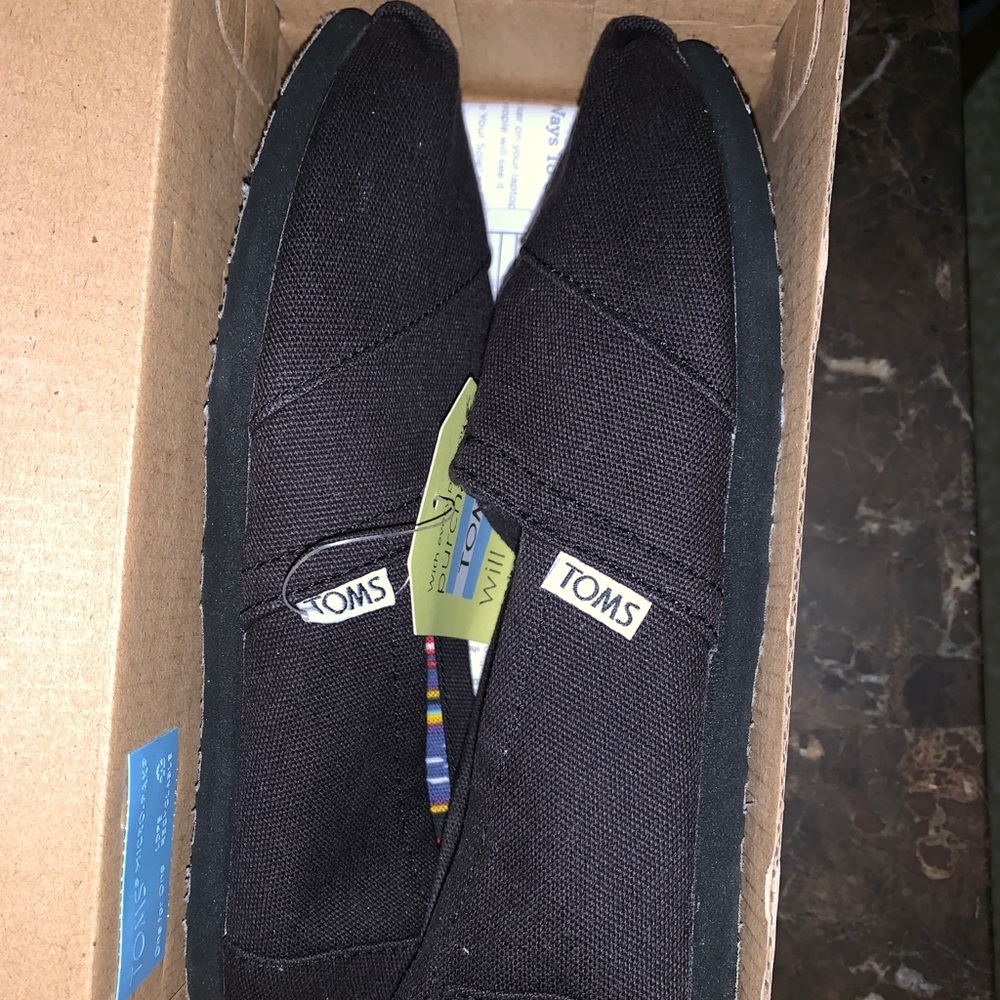 NWT Black Toms size 7